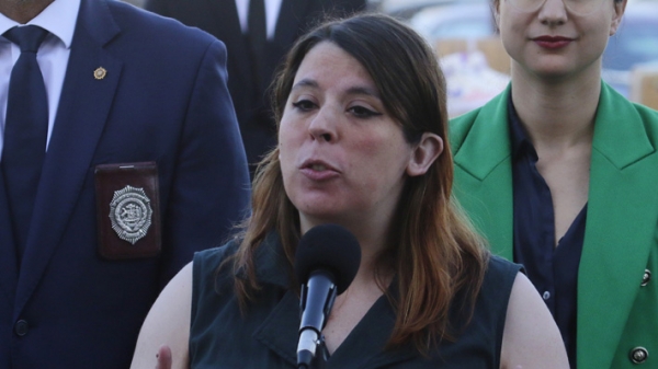 Delegada de la RM defiende gestión por recuperación de espacios públicos y dice que en marzo &quot;la situación era realmente de crisis&quot;